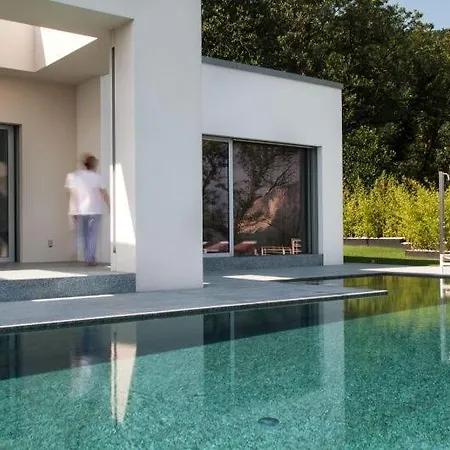 Isola Bella Sleeps 8 Pool Air Con Wifi Villa *