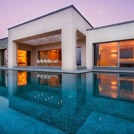 Isola Bella Sleeps 8 Pool Air Con Wifi Villa
