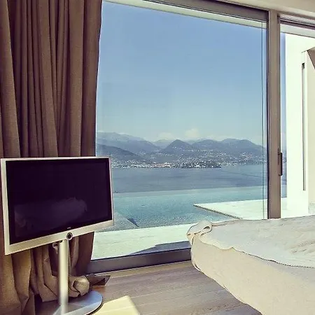 Villa Isola Bella Sleeps 8 Pool Air Con Wifi *