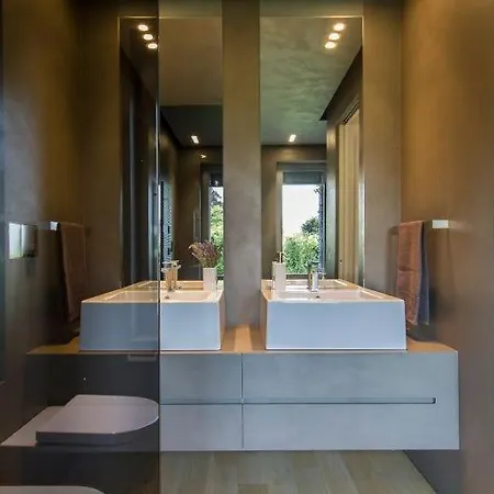 Isola Bella Sleeps 8 Pool Air Con Wifi Villa *